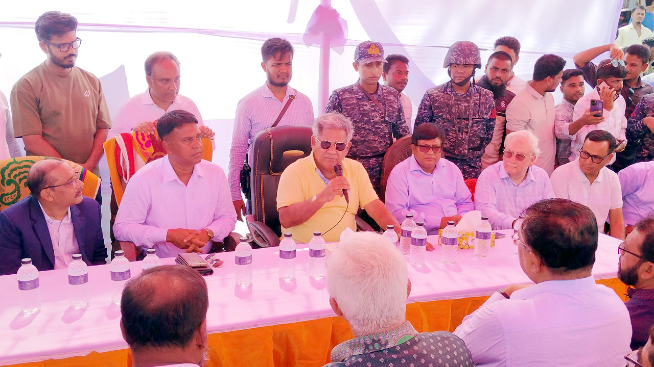 রাজনৈতিক নেতারা যেন ঘাট দখল করতে না পারে : উপদেষ্টা সাখাওয়াত