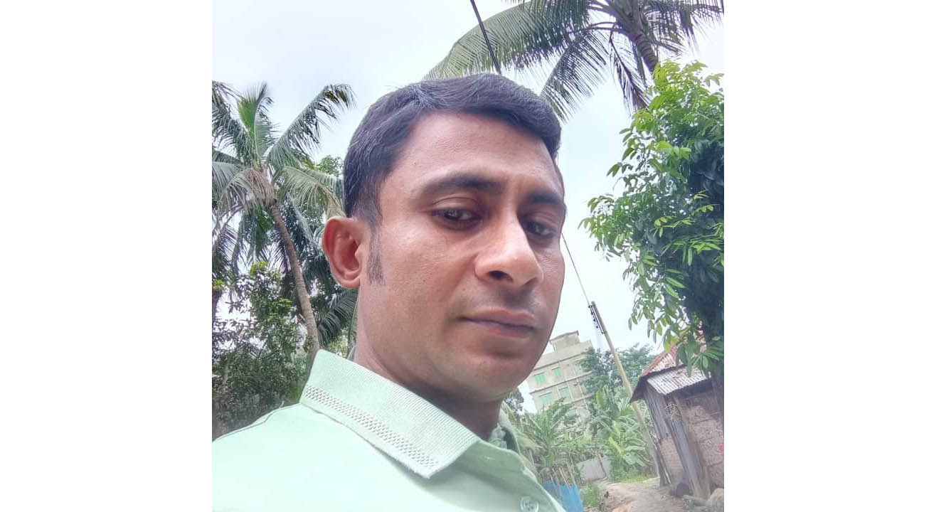 অস্ত্র দিয়ে ফাঁসাতে গিয়ে নিজেই পুলিশের জালে