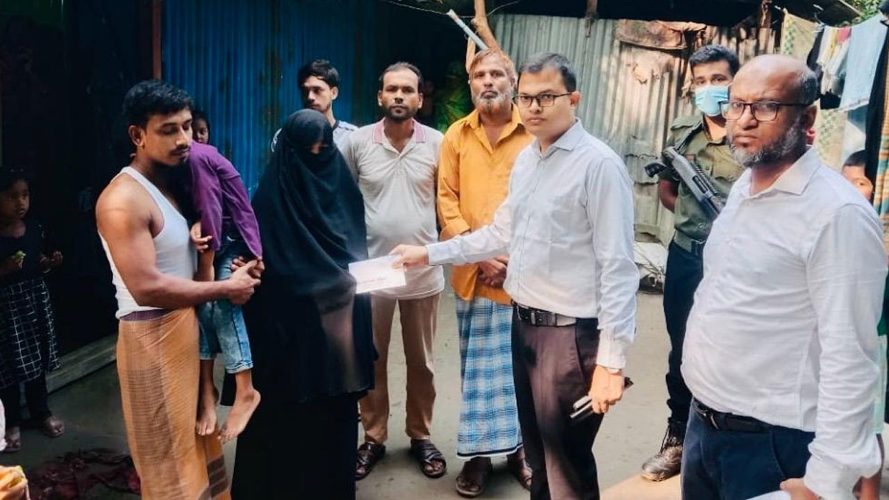 সড়ক দুর্ঘটনায় নিহত ৫ জনের পরিবারকে আর্থিক সহায়তা