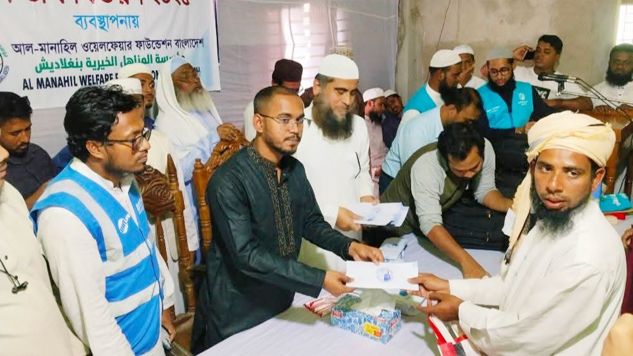 ৬শত পরিবারকে হান্নান মাসউদ তুলে দিলেন কোটি টাকার বেশি অনুদান