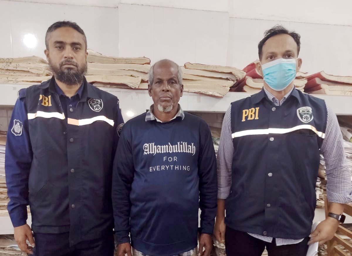 কবিরহাটে চেয়ারম্যানের বাড়িতে দিনমজুর হত্যা, ১৭ মাস পর ১ আসামি গ্রেপ্তার