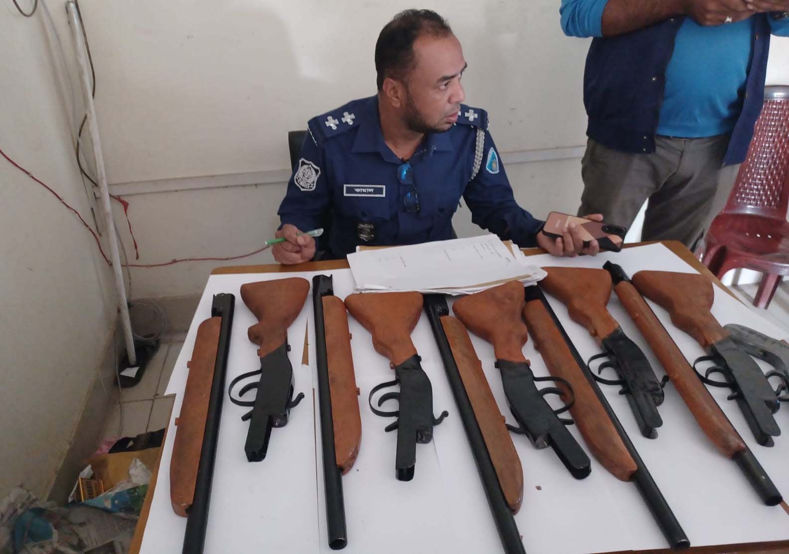 পারিবারিক কবরস্থানে মিললো আগ্নেয়াস্ত্র