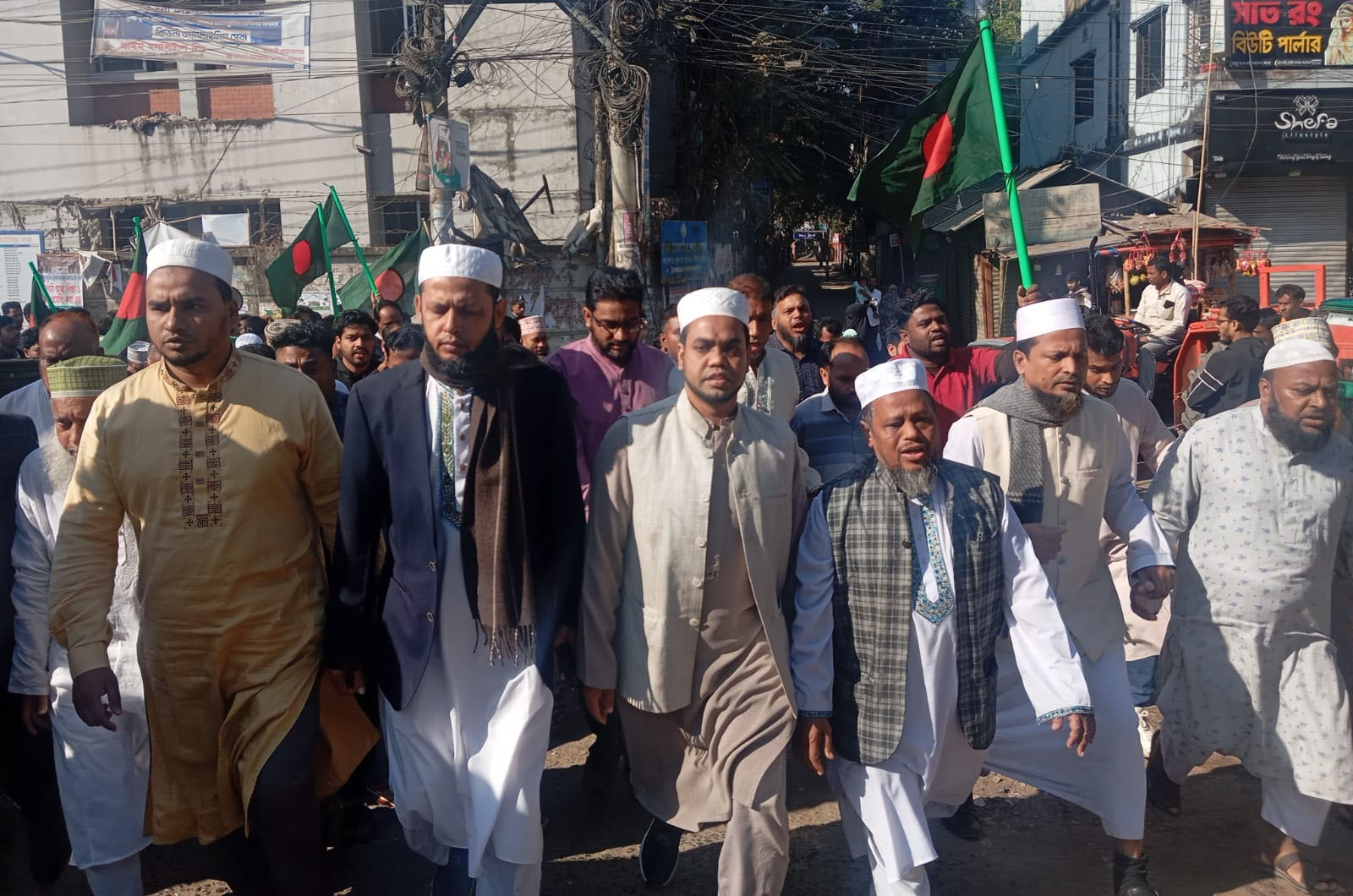 ওসমান হাদির হত্যার প্রতিবাদে বসুরহাট পৌরসভায় জামায়াতের বিক্ষোভ মিছিল