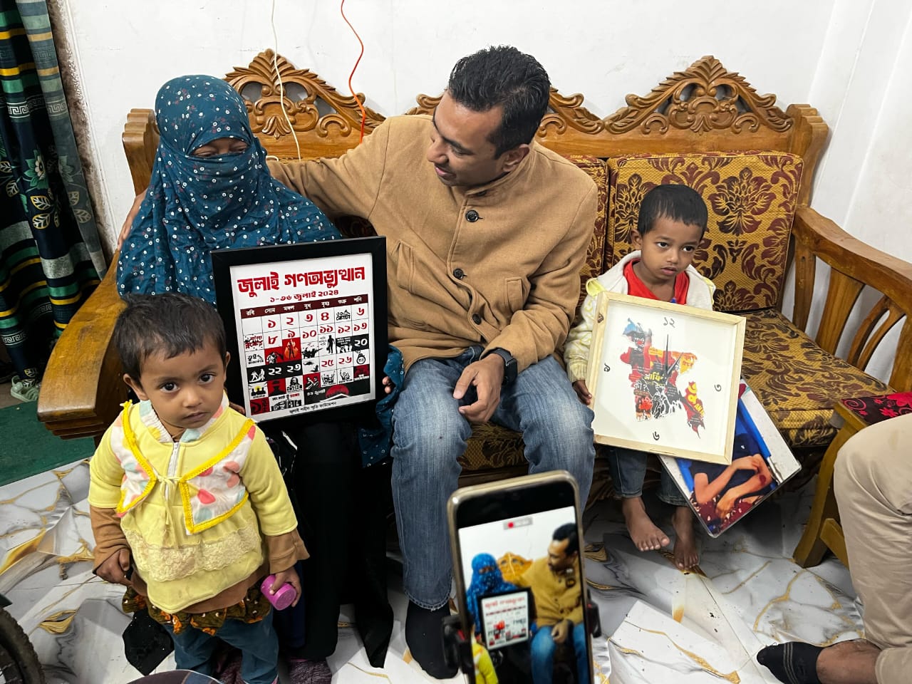 শহীদ শাওনের বাড়িতে এনসিপি প্রার্থী সুলতান মো. জাকারিয়া 