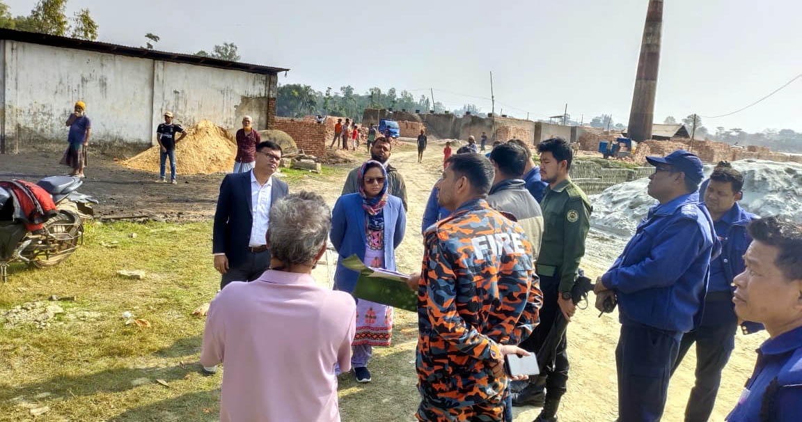 দুই অবৈধ ইটভাটায় ভ্রাম্যমাণ আদালতের অভিযান ৫ লাখ টাকা জরিমানা