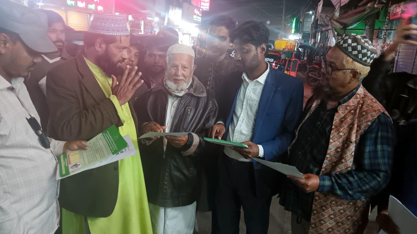 হ্যাঁ’ ভোটের পক্ষে সেনবাগে জামায়াতের লিফলেট বিতরণ