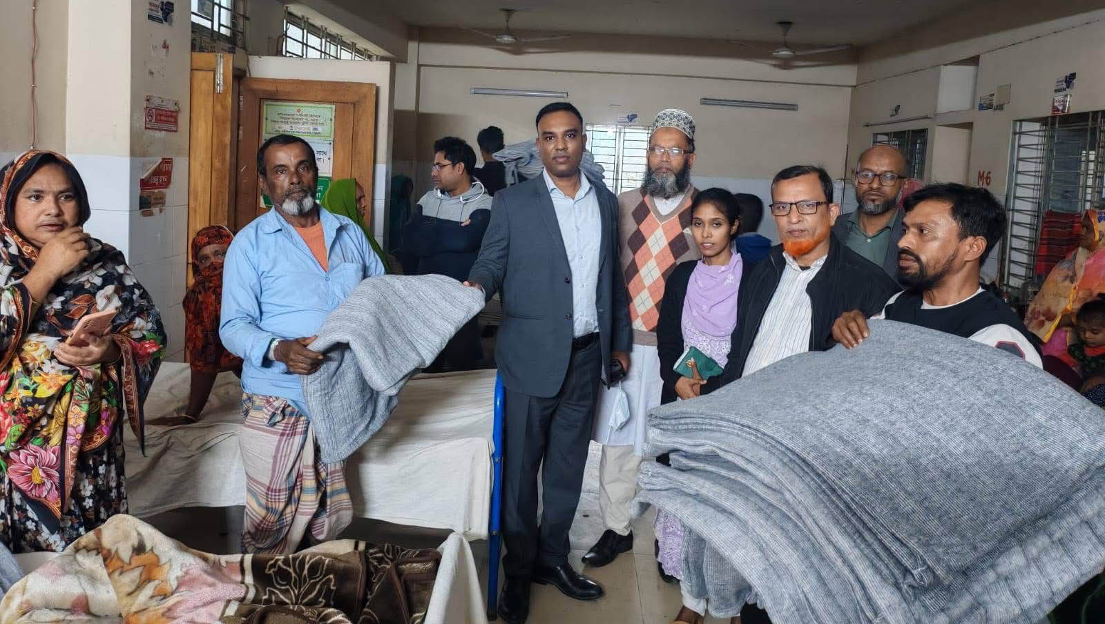 কোম্পানীগঞ্জে হাসপাতালে ভর্তি রোগীরা পেলেন শীতবস্ত্র