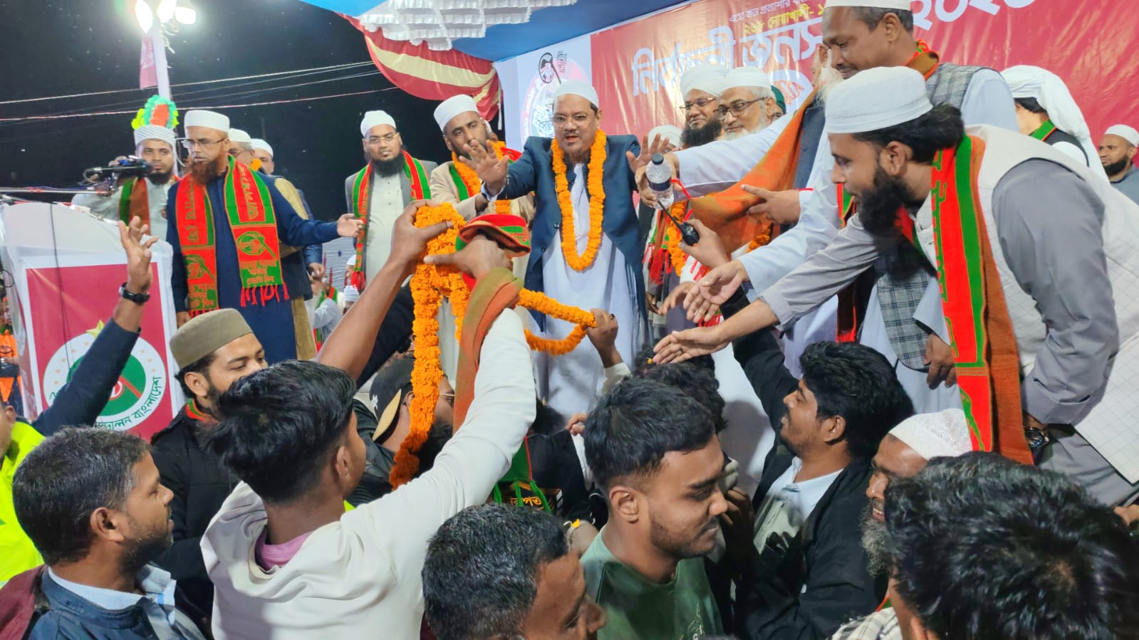 ইসলামের নামে আসলে আমেরিকা ও ভারতের আদর্শ প্রতিষ্ঠা করতে চায় একটি গোষ্ঠী: চরমোনাই পীর