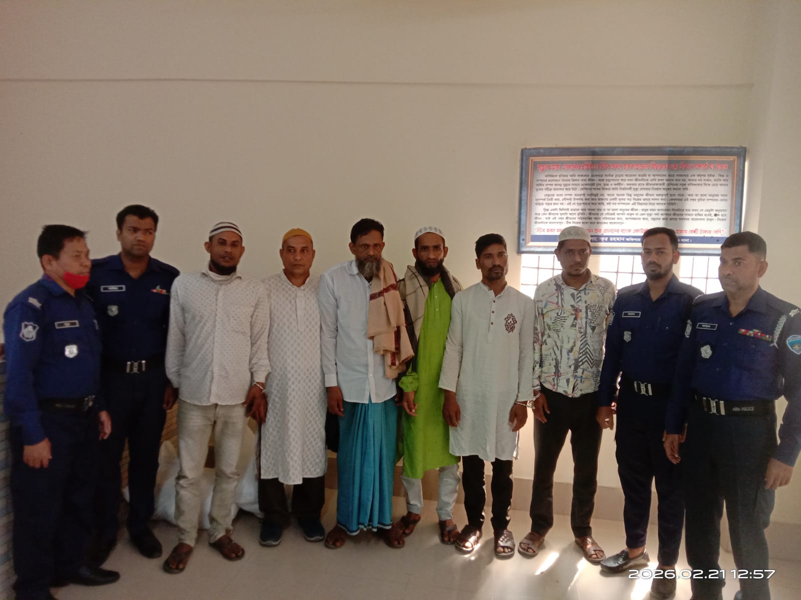 শহীদ মিনারে ফুল দিতে যাওয়ার পথে আ.লীগের ৬ নেতাকর্মী আটক