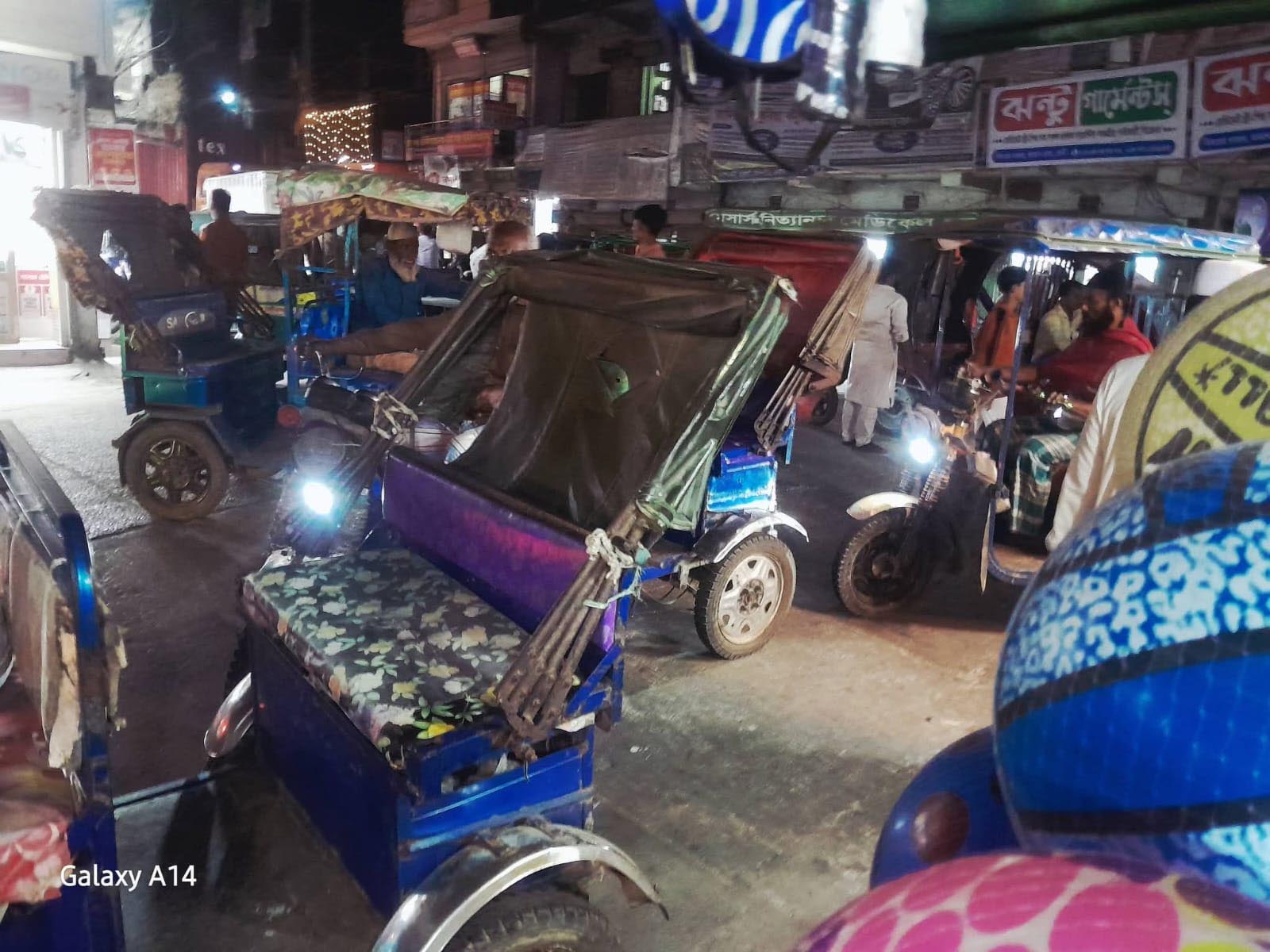বসুরহাট নিত্যানন্দ মোড়: সম্প্রসারণ হলেও কমেনি যানজট ও দুর্ঘটনার ঝুঁকি