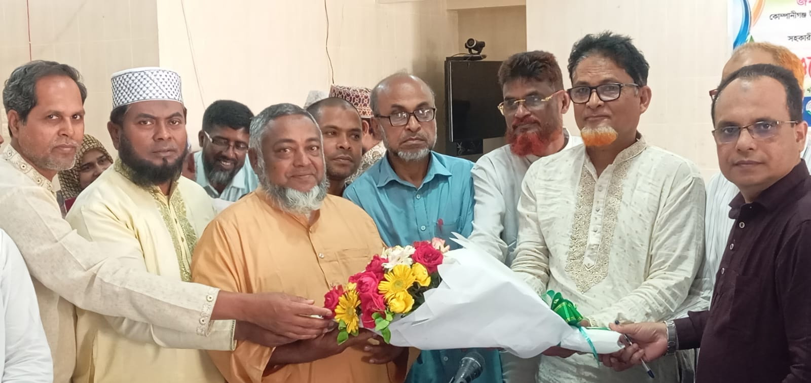 কোম্পানীগঞ্জে শিক্ষা অফিসারকে বরণ ও বিদায় সংবর্ধনা