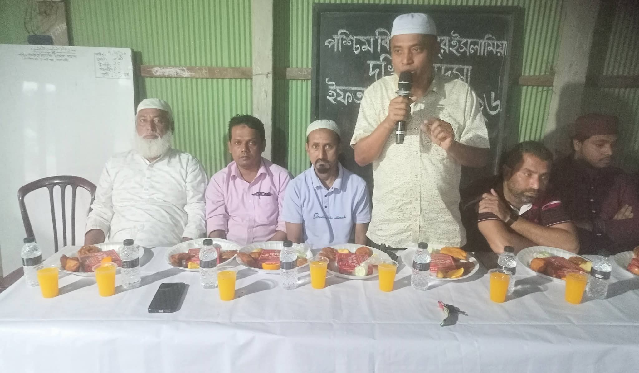 পশ্চিম বিরাহিমপুর ইসলামিয়া দাখিল মাদ্রাসায় ইফতার ও দোয়া মাহফিল