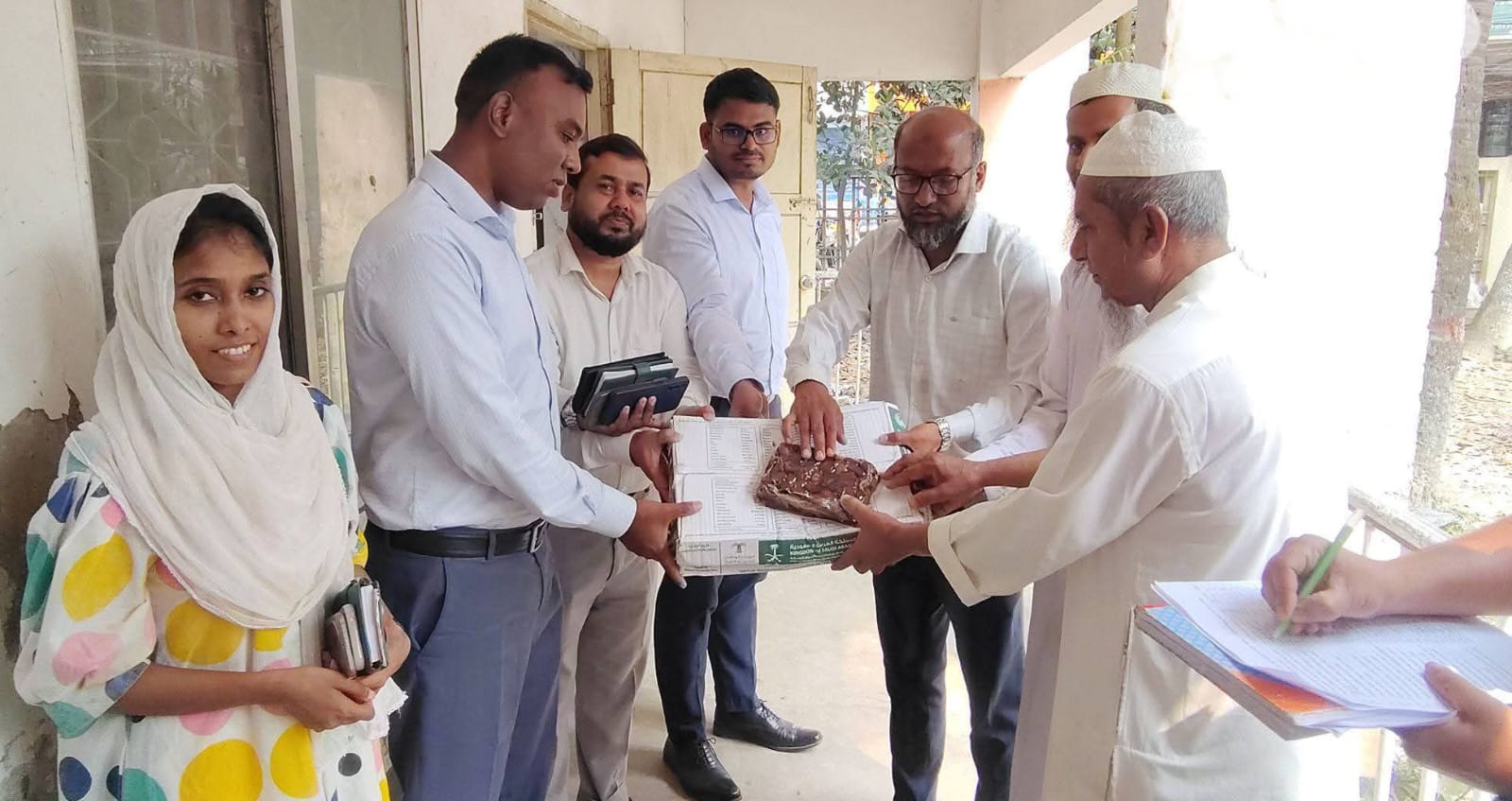 কোম্পানীগঞ্জে সৌদি আরবের খেজুর মাদ্রাসা ও এতিমখানায় বিতরণ 