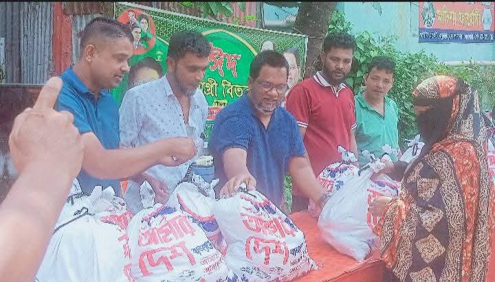 ঈদে অসহায়দের মুখে হাসি ফোটাতে পাশে দাঁড়ালেন বসুরহাট পৌর বিএনপি সদস্য সচিব মামুন