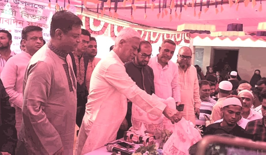 সেনবাগে সাত শতাধিক পরিবারের মাঝে ঈদ সামগ্রী বিতরণ 