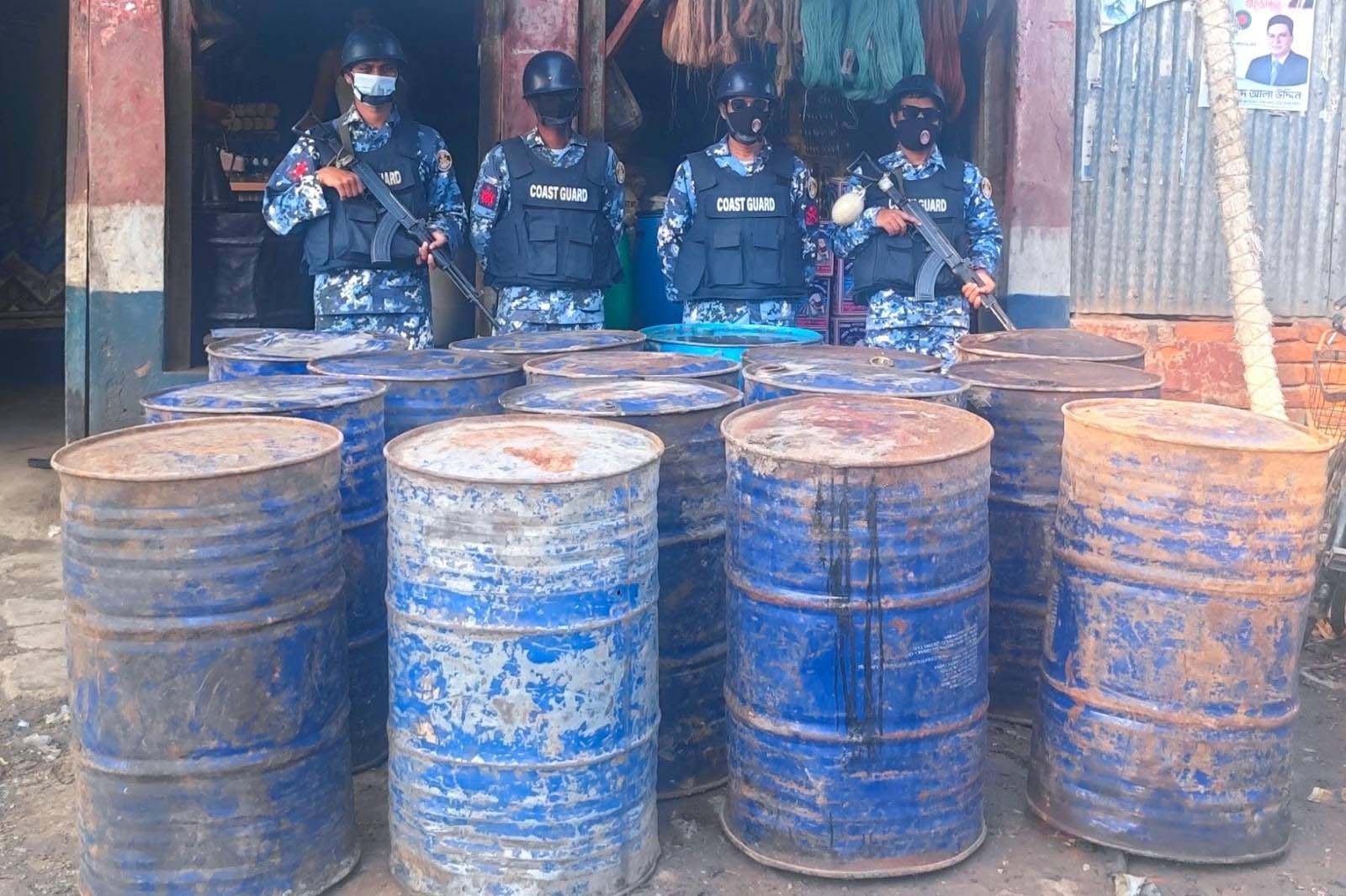 হাতিয়ায় ৩ হাজার লিটার অবৈধ ডিজেল জব্দ, দুই ব্যবসায়ীকে জরিমানা