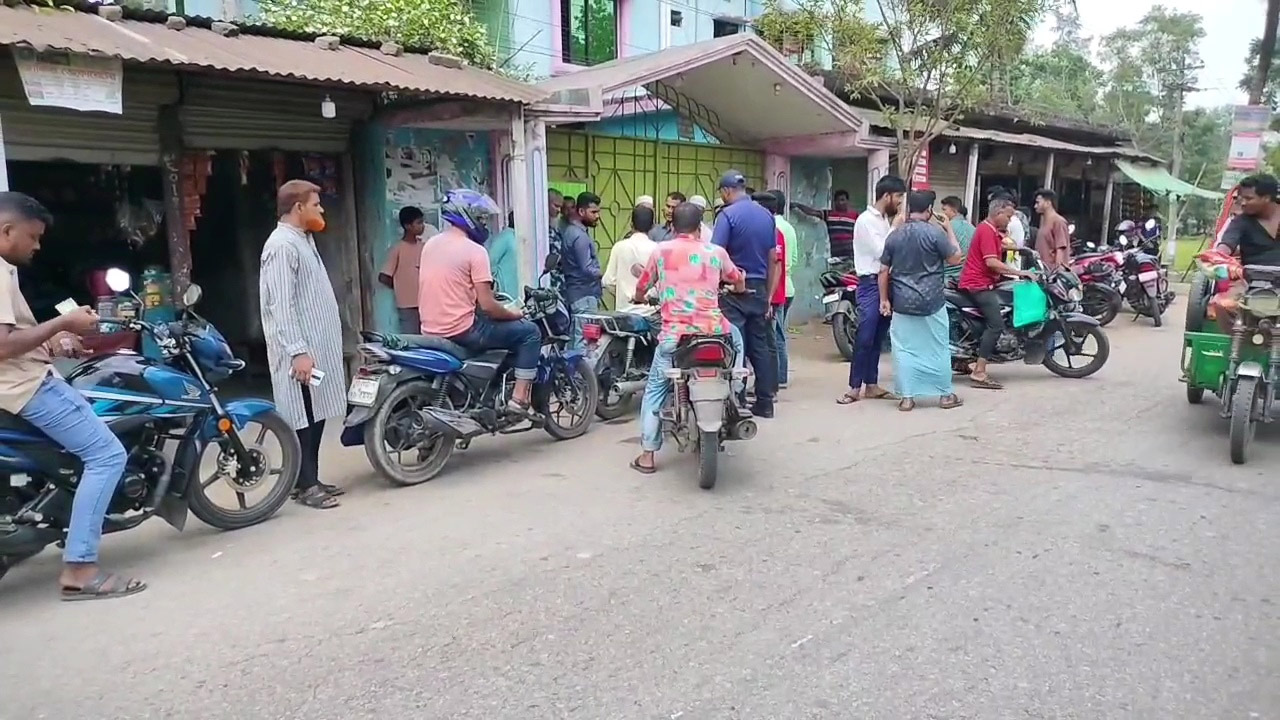 নোয়াখালীতে ৫ হাজার ৫০০ লিটার জ্বালানি তেল জব্দ, মাইকিং করে খুচরা বিক্রি