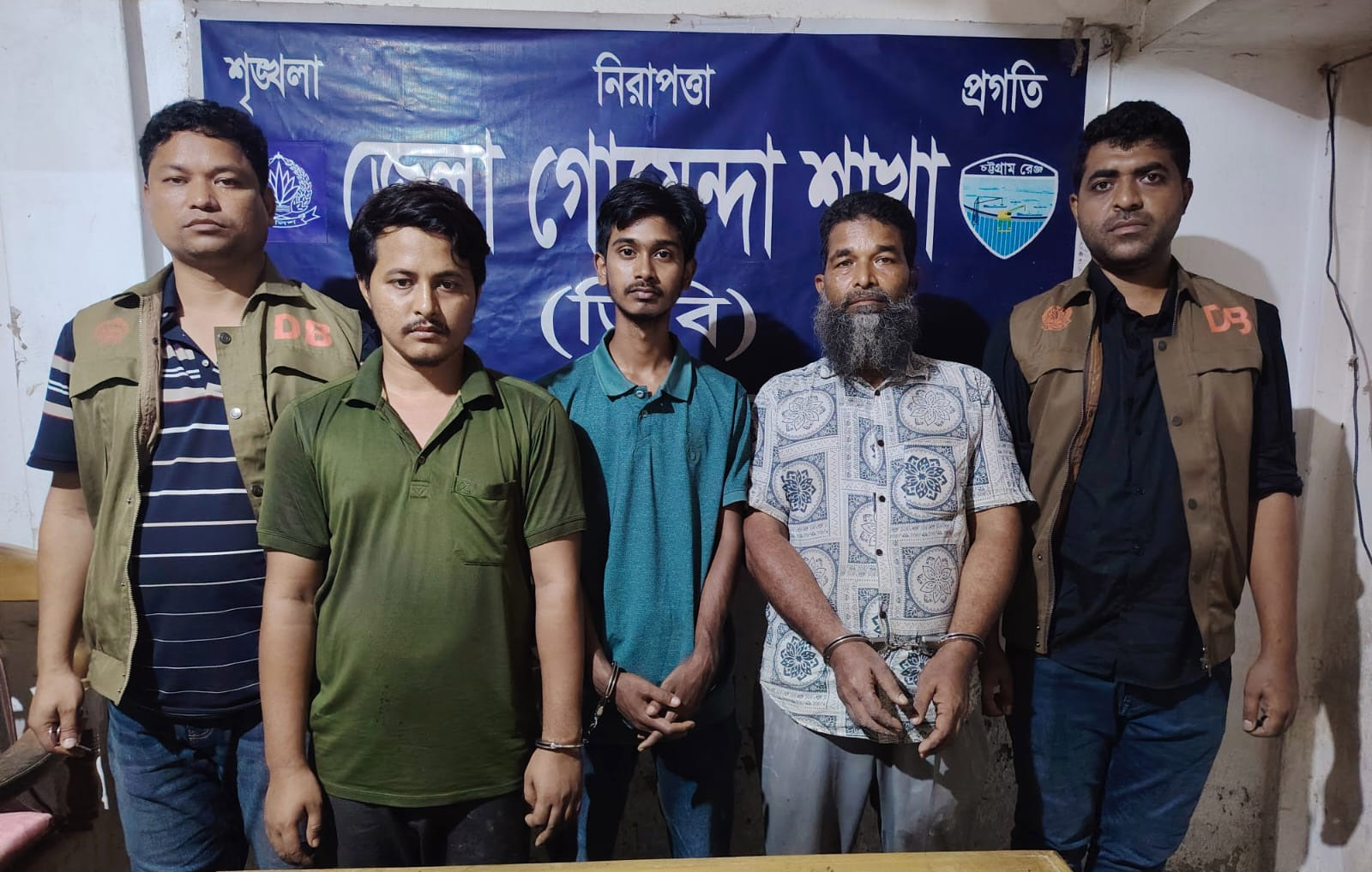 নোয়াখালীতে ১২০০ লিটার অবৈধ পেট্রোলসহ আটক ৩