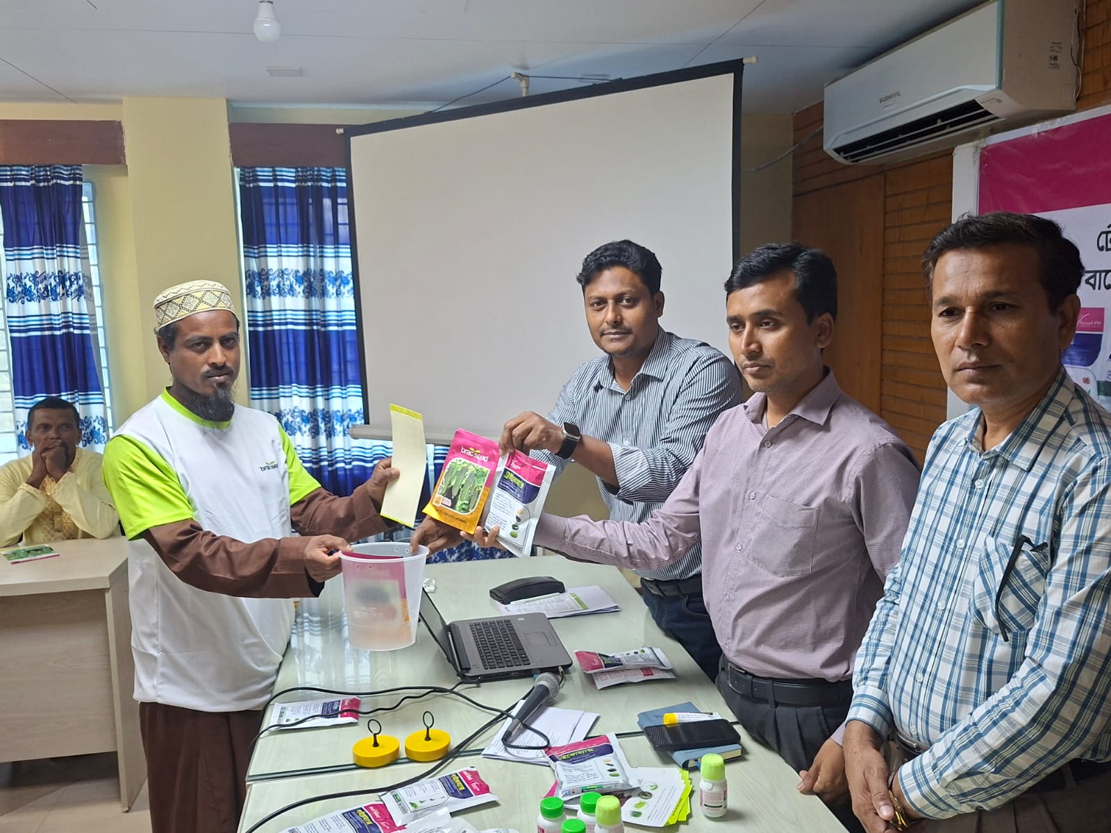 ব্র্যাক সিড অ্যান্ড এগ্রো এন্টারপ্রাইজের উদ্যোগে নোয়াখালীতে বায়োপেস্টিসাইড ব্যবহার বিষয়ক কর্মশালা