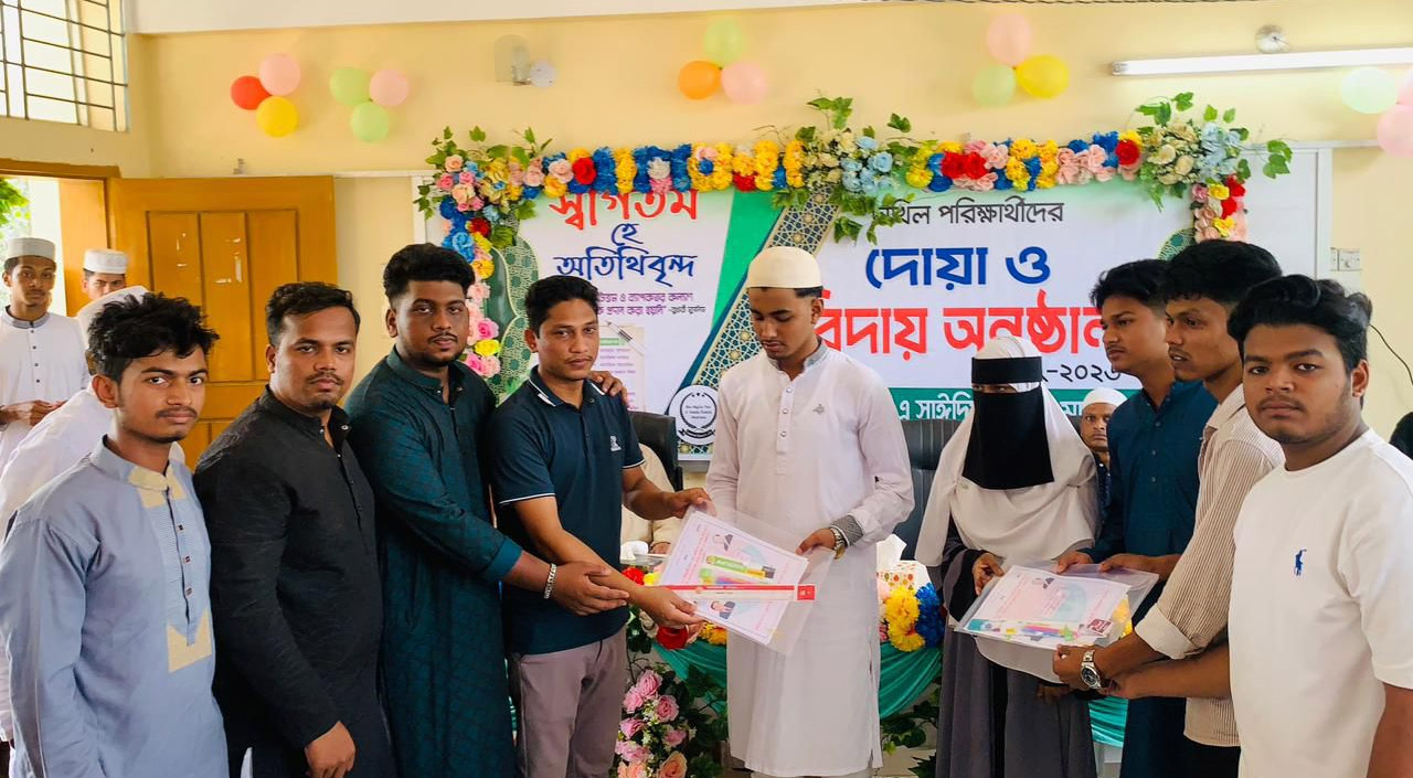 চরহাজারীতে ছাত্রদলের উদ্যোগে ৩ শতাধিক পরীক্ষার্থীর মাঝে শিক্ষা উপকরণ বিতরণ