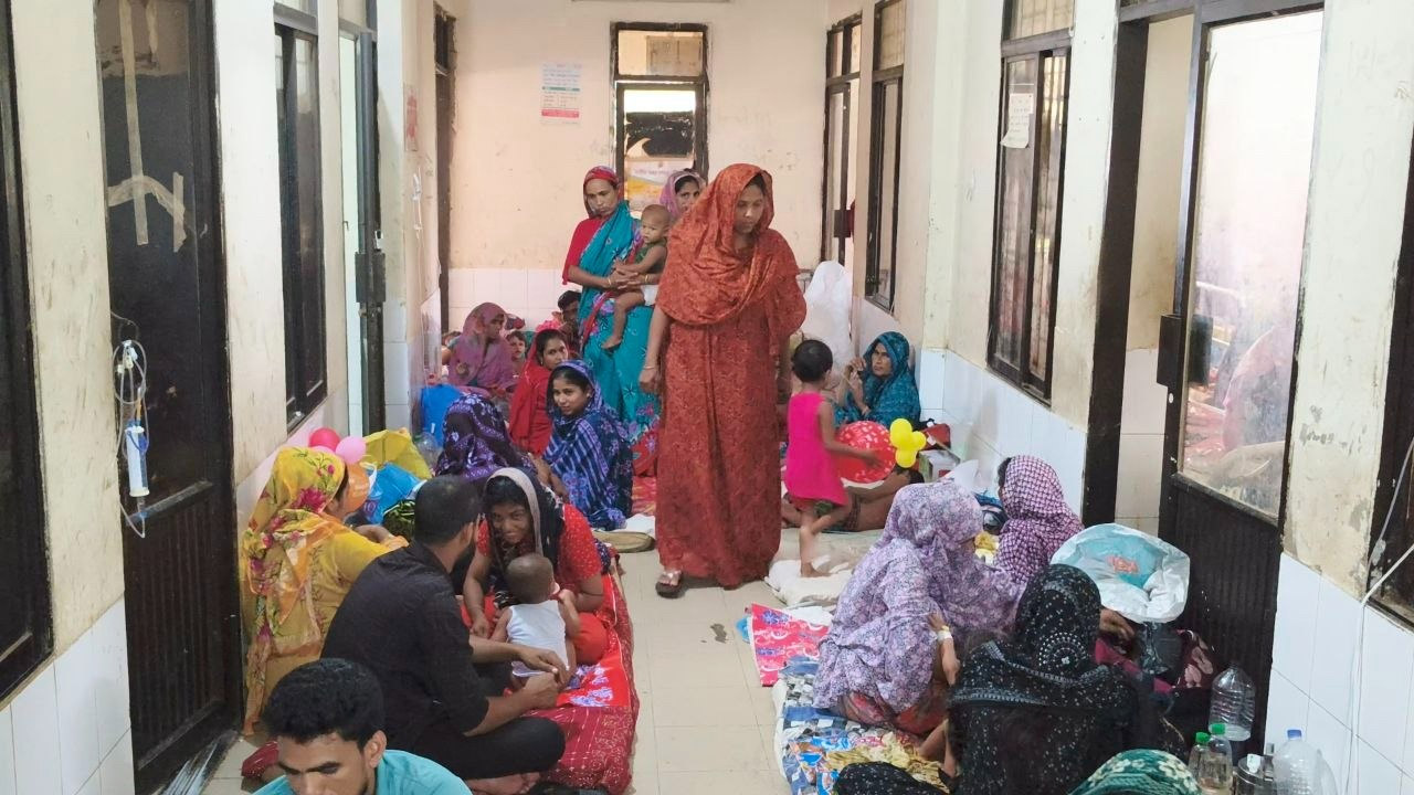 নোয়াখালীতে একই ওয়ার্ডে চলছে হাম ও ডায়রিয়ার রোগীদের চিকিৎসা