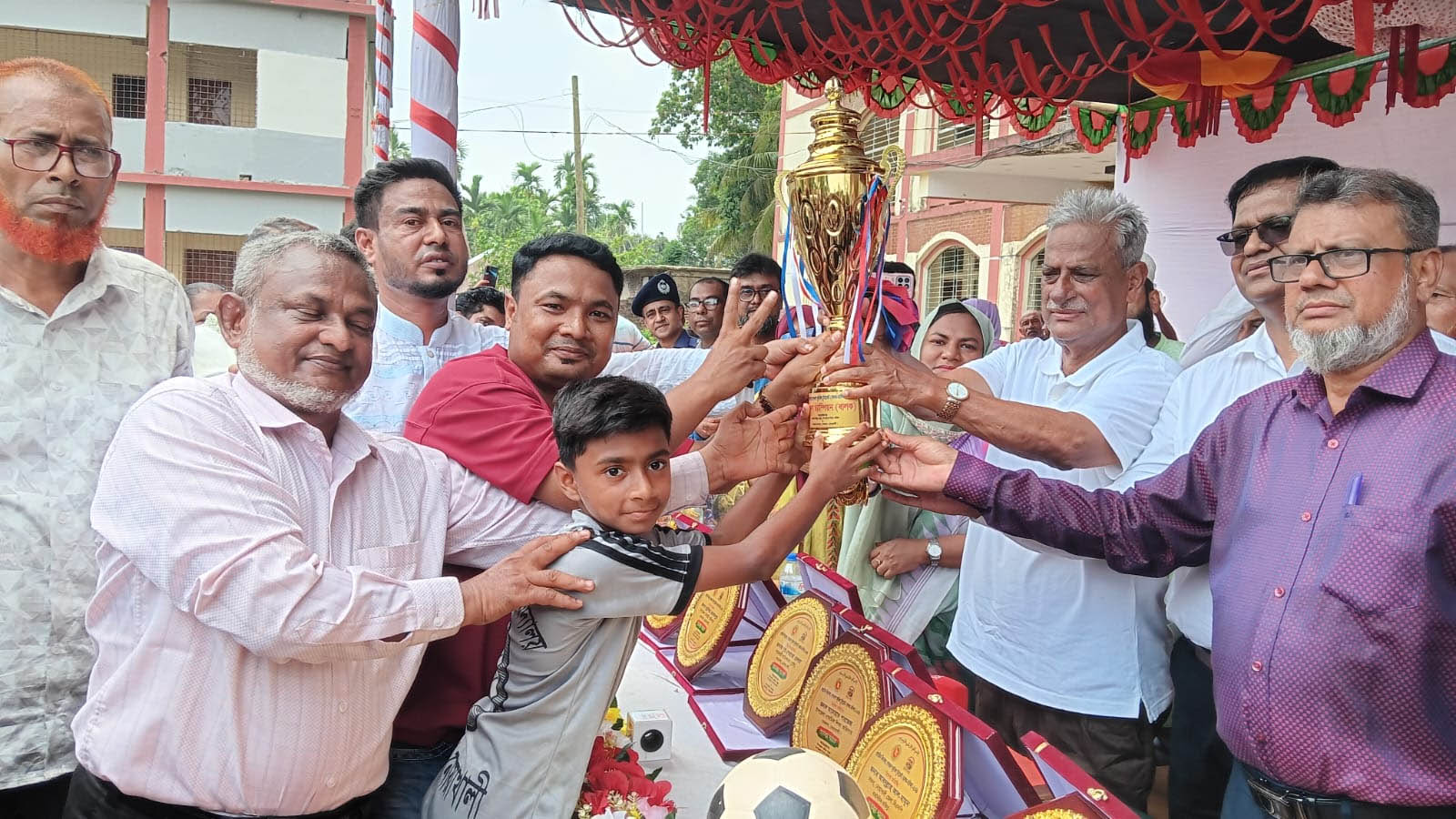 সেনবাগে  উপজেলা পর্যায়ে প্রাথমিক বিদ্যালয় গোল্ডকাপ ফুটবল টুর্নামেন্টের ফাইনাল অনুষ্ঠিত 