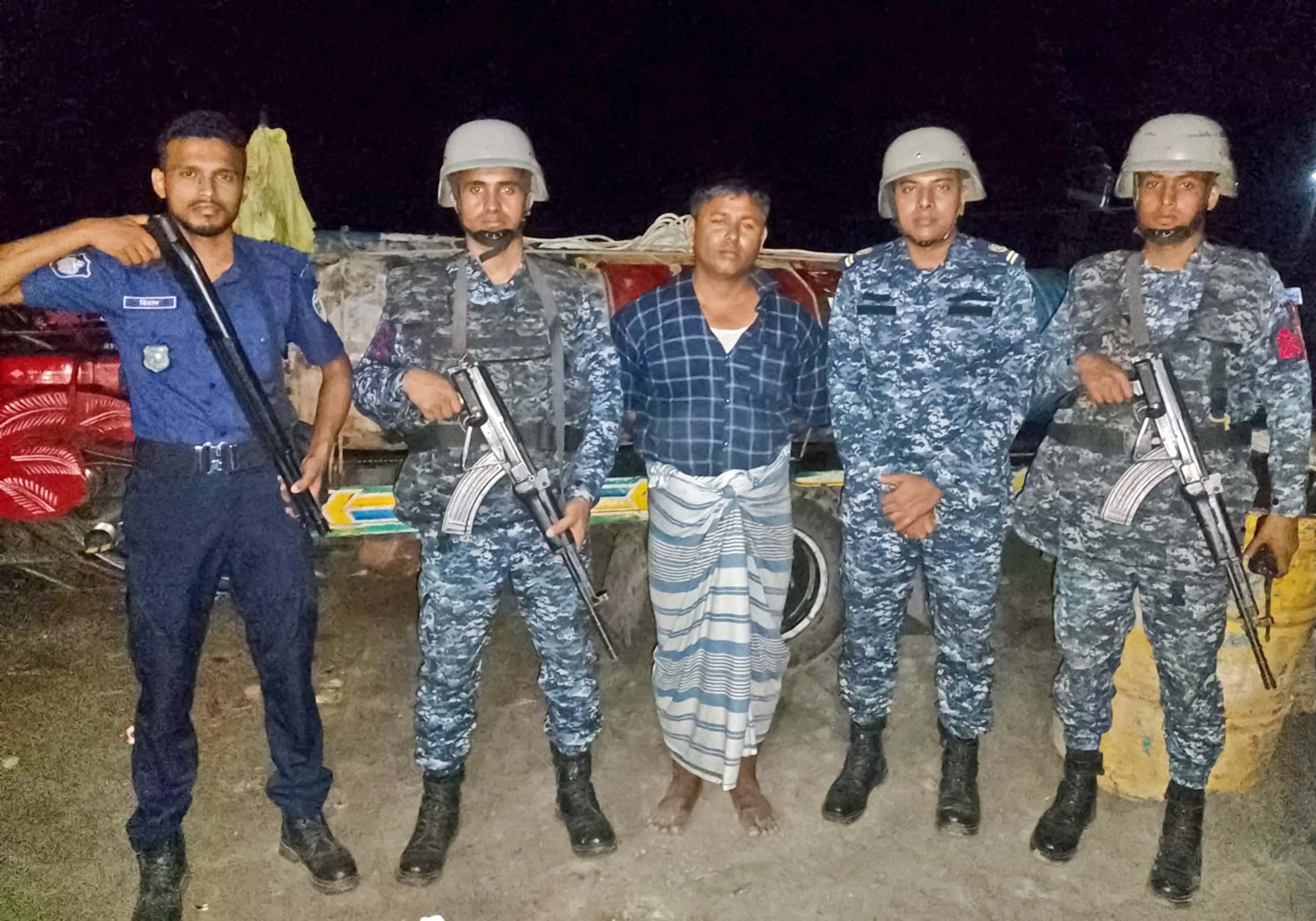 হাতিয়ায় যৌথ অভিযানে ৩০০০ লিটার অবৈধ ডিজেল জব্দ, আটক ১