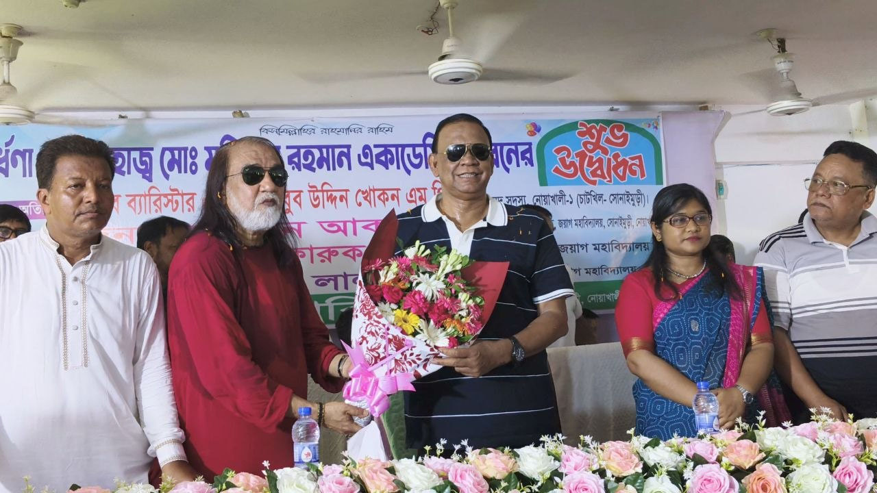 ফেসবুকে অপপ্রচারকারীদের কঠোর হুঁশিয়ারি দিলেন ব্যারিস্টার খোকন